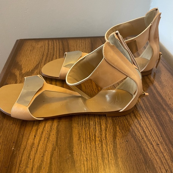 Guiseppe zanotti flat t strap sandal sz 39 - Picture 4 of 6